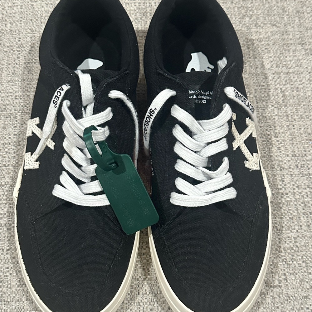 Off-White Black and White Men's Sneakers